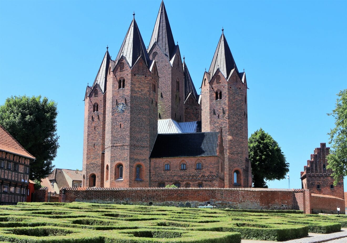 Kalundborg Kommunes kirker er nu på Danmarks nationalleksikon