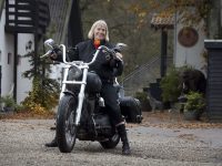 Hovedbillede-Esther Jensen tog motorcykelk¿rekort og kom ud af sorgen efter sin mands d¿d. arkiv 311