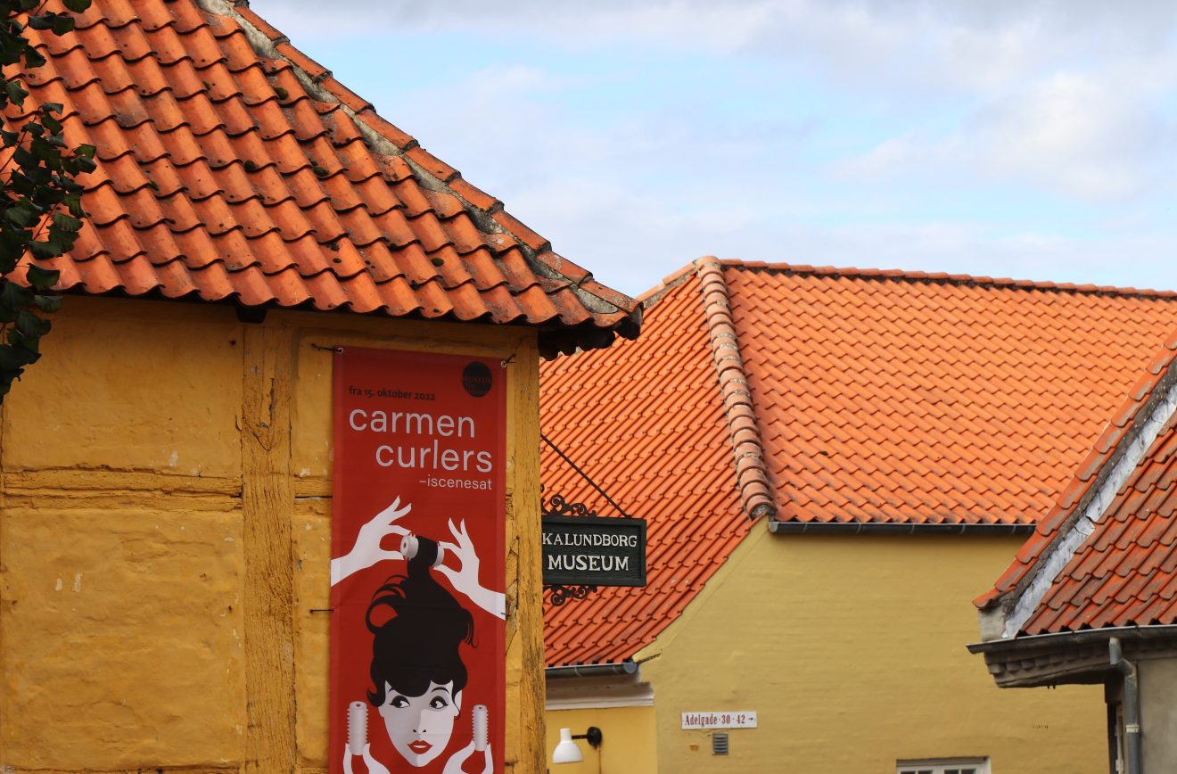 Intro til udstillingen carmen curlers – iscenesat på Kalundborg Museum