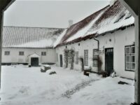 Ill.: Lindegården i sne. Foto: Museum Vestsjælland.